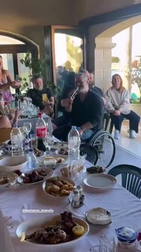 Η Δέσποινα Βανδή τραγούδησε την Πριγκιπέσσα σε πασχαλινό γλέντι στην Κρήτη με Κονταρό & Μπισμπίκη