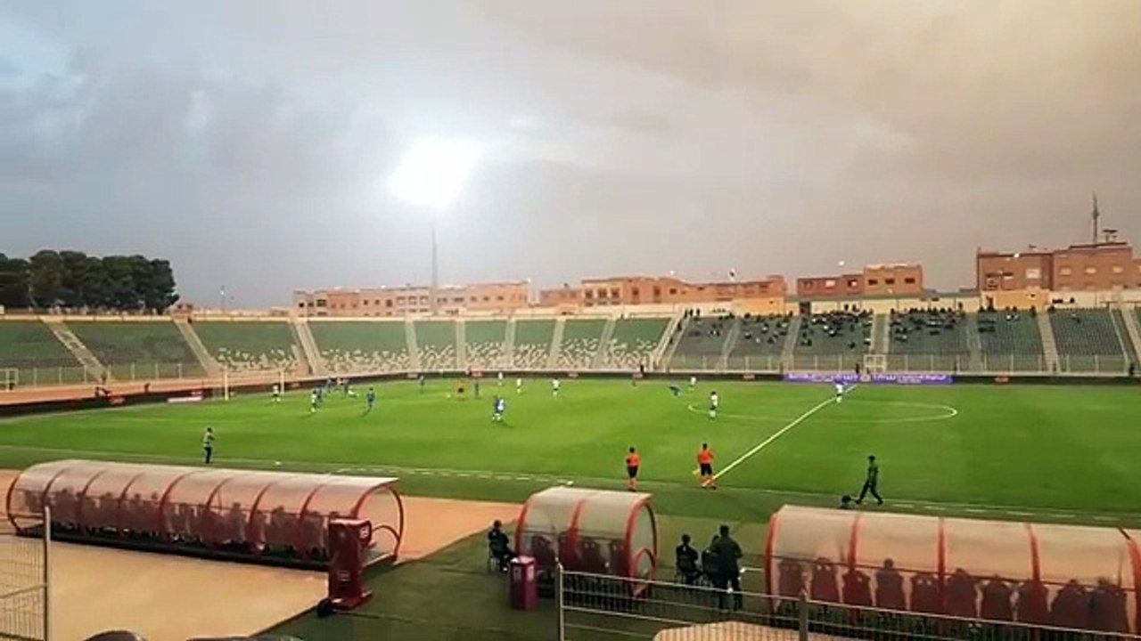 المذيع الرياضي المتميز علالي ومباراة ساخنة في الملعب الشرفي بوجدة