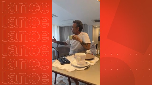 Filho zoa, e Neto manda recado à esposa após mais um gol de Ferreirinha