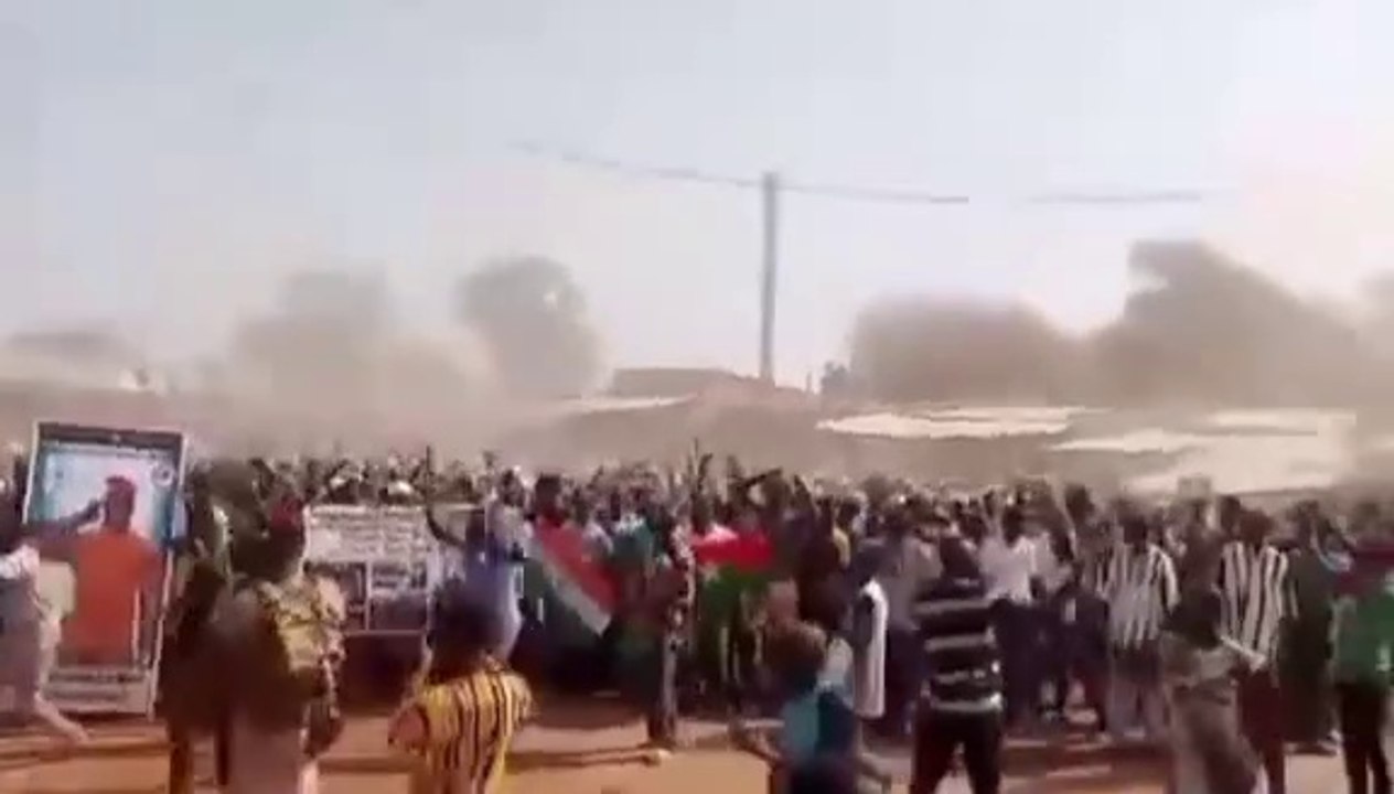 Burkina Faso 🇧🇫: With every attempt to manipulate or destabilize, the valiant people of Burkinabe reaffirm their unwavering support for Captain Ibrahim