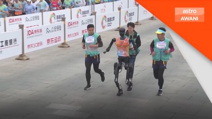 Robot atlet lari separuh maraton di Beijing
