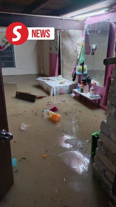 Heavy rain causes flash floods in Penang