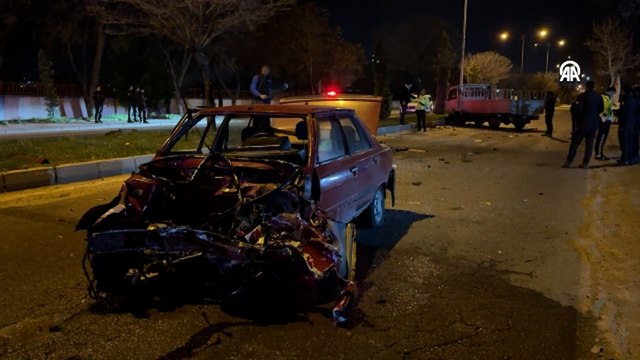 Elazığ'da otomobil ile kamyonetin çarpıştığı kazada 1 kişi yaralandı