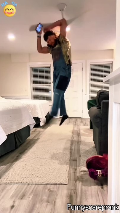 #pranks #scared #jumpy #fun #funny #eprank #prank #funnyvideos #bushman #jumpscare #fail  #scarecam_11