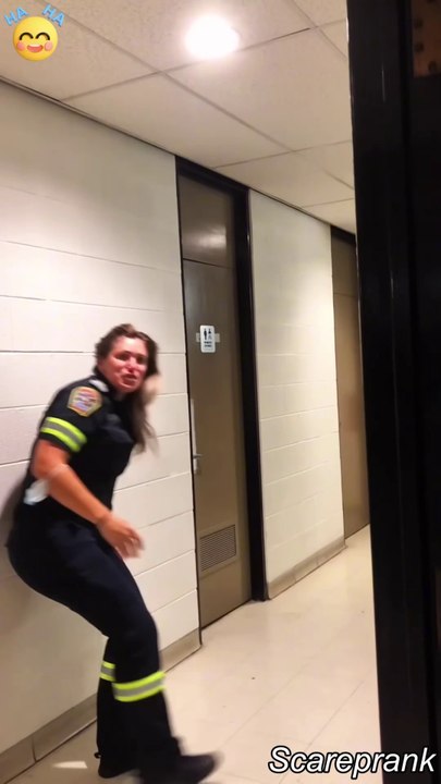 #pranks #scared #jumpy #fun #funny #eprank #prank #funnyvideos #bushman #jumpscare #fail  #scarecam_7