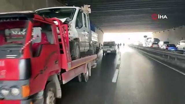 Tünelde kabus: 25 araç birbirine girdi, ortalık savaş alanına döndü!