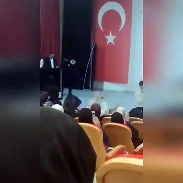 Lise etkinliğinde Hüda Par bayrağı açıldı!