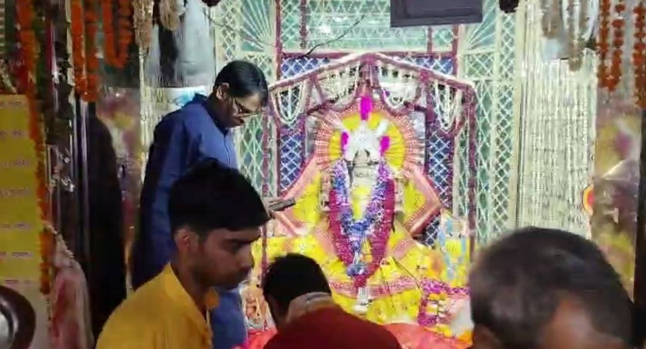 हजारों की संख्या में धोलागढ़ देवी माता के मंदिर पहुंचे श्रद्धालु