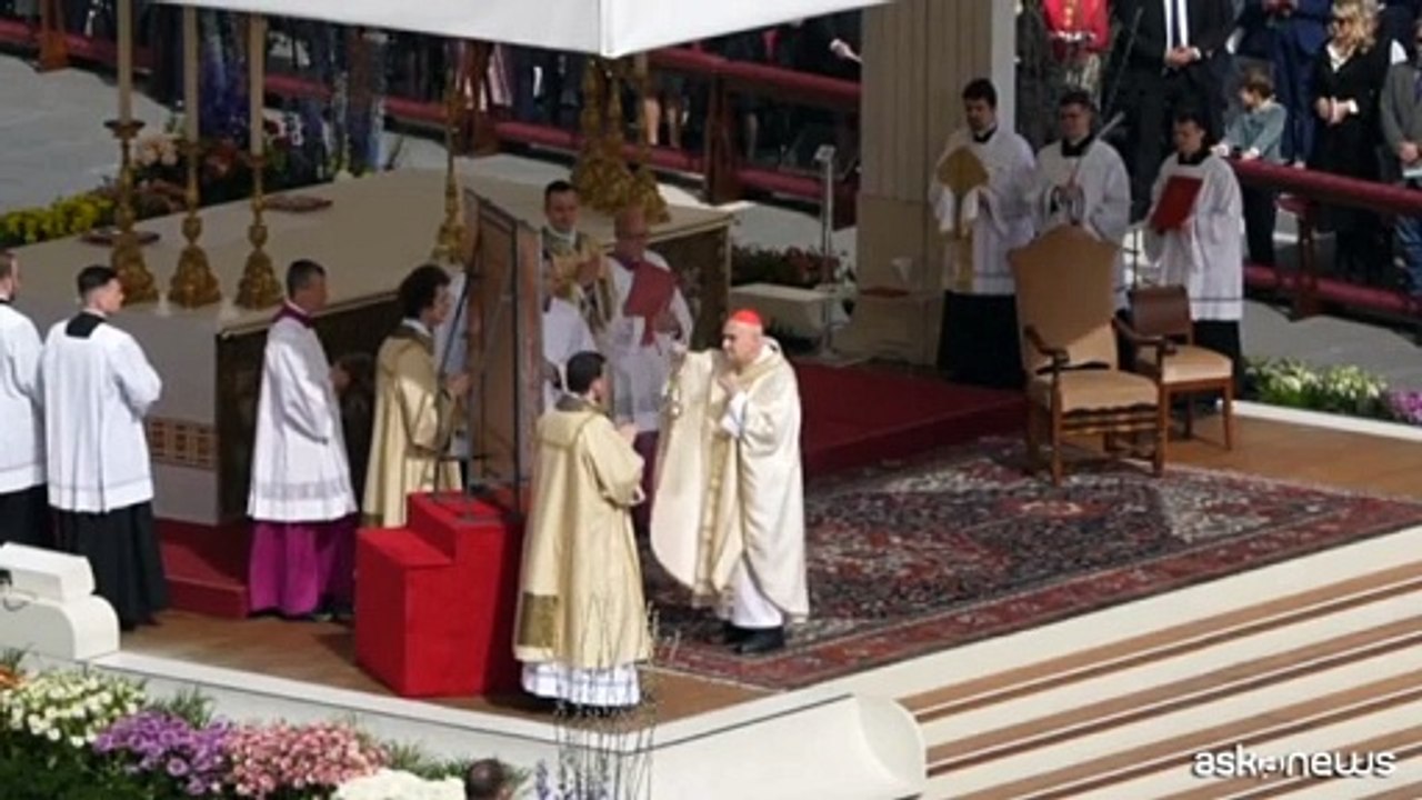 L'ultimo abbraccio del Papa ai fedeli: Fratelli e sorelle buona Pasqua