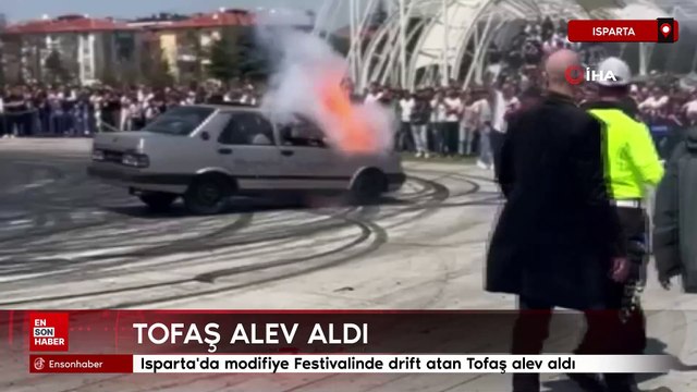 Isparta'da modifiye festivalinde drift atan Tofaş alev aldı