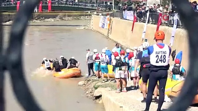 Türkiye’nin en hızlı akan Çoruh Nehri’nde rafting heyecanı yaşandı