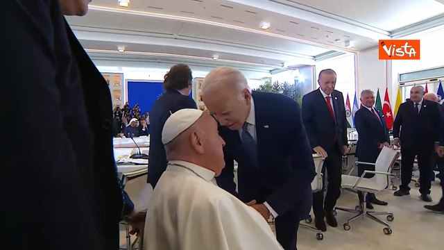 Addio a Papa Francesco, ecco l'incontro con Biden al G7 Italy nel 2024
