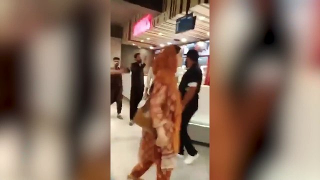 Manifestantes pakistaníes atacaron restaurantes KFC