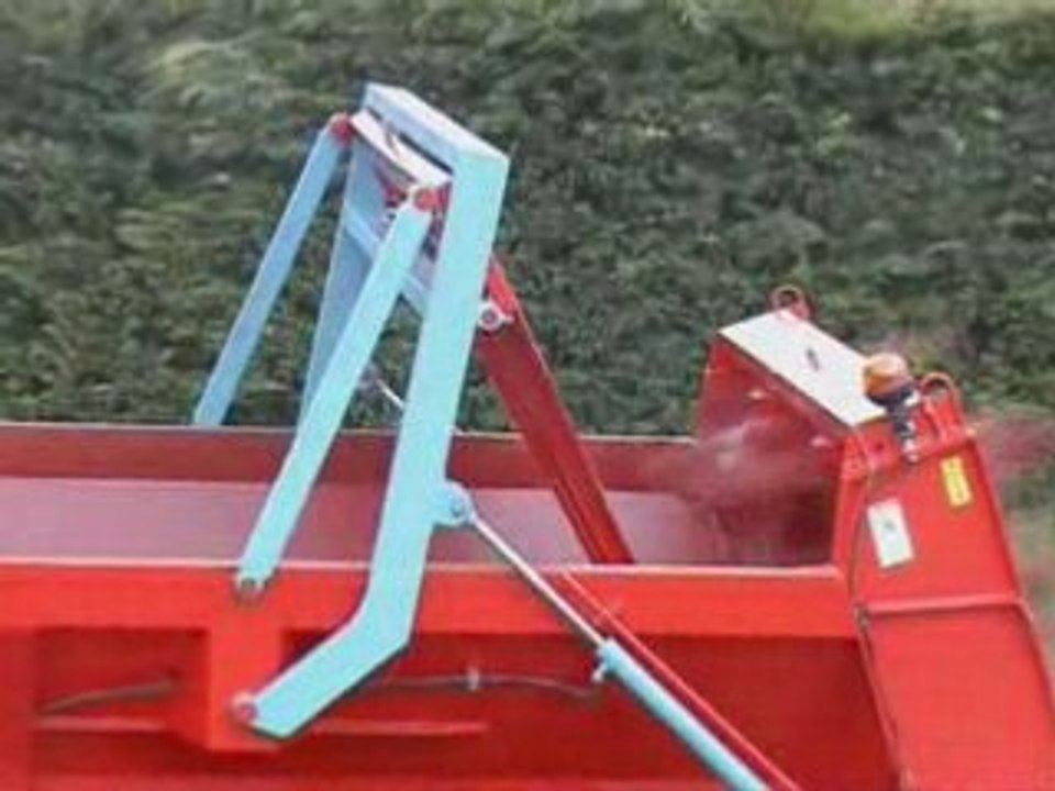 Epandeur à fumier BUCHET avec tablier 2008