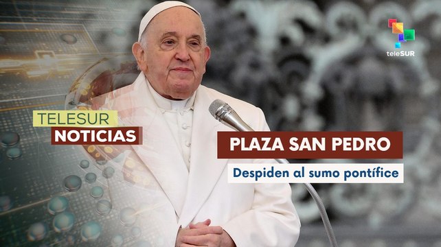Fieles se encuentran en la plaza San Pedro en la Ciudad del Vaticano