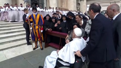 Australia's political leaders respond to the Pope's death.