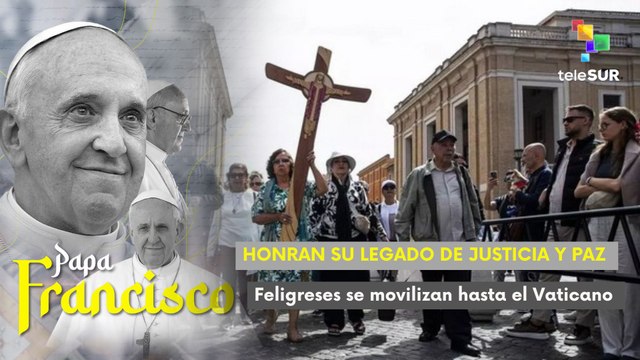 Fieles de todo el mundo llegan a la Plaza de San Pedro para despedir al Papa Francisco