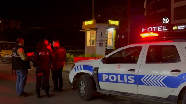 İzmir'de bıçaklı kavgada 2 kişi yaralandı