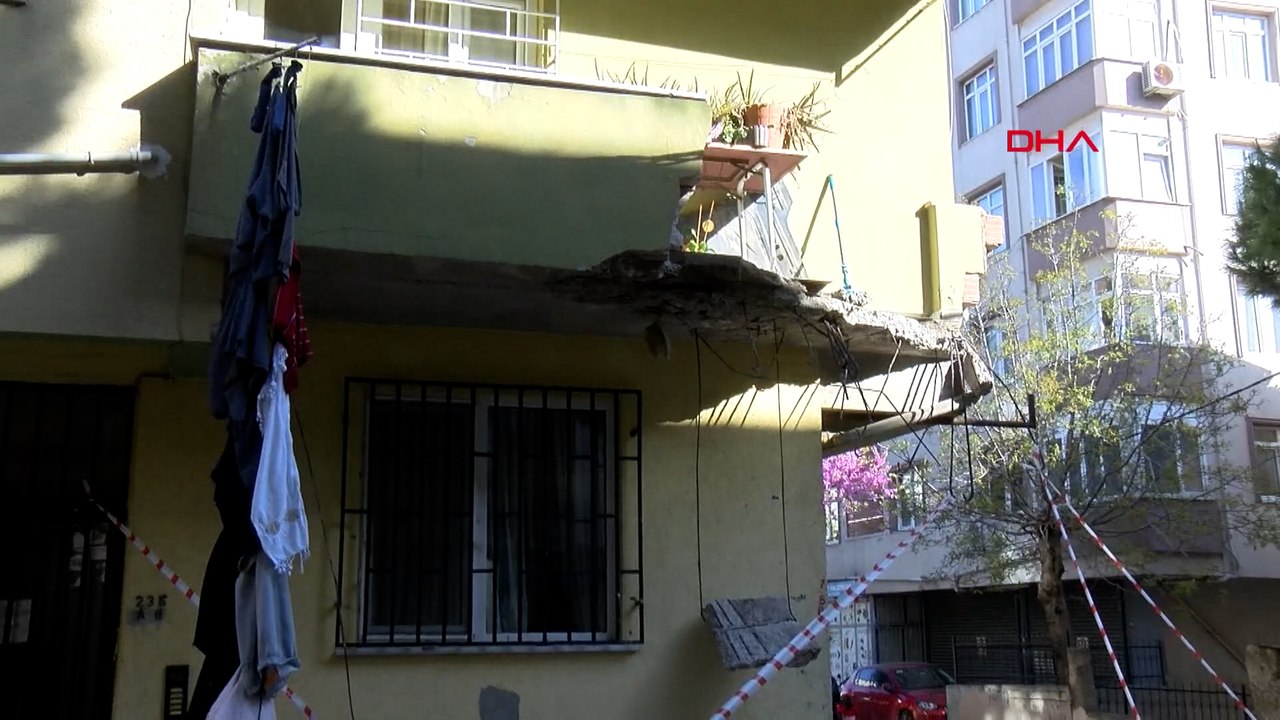 Pendik’te 5 katlı binanın 1'inci katında balkon çöktü