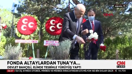 Bahçeli yürürken kime mesaj verdi? Elinde tesbih, fonda Altaylardan Tuna'ya..