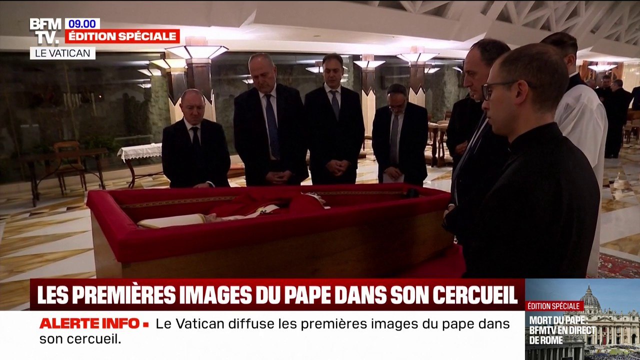 Les premières images du pape François dans son cercueil au Vatican