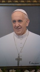 "주님 품 안에서 안식하시길"...비에도 끊이지 않은 교황 추모 물결