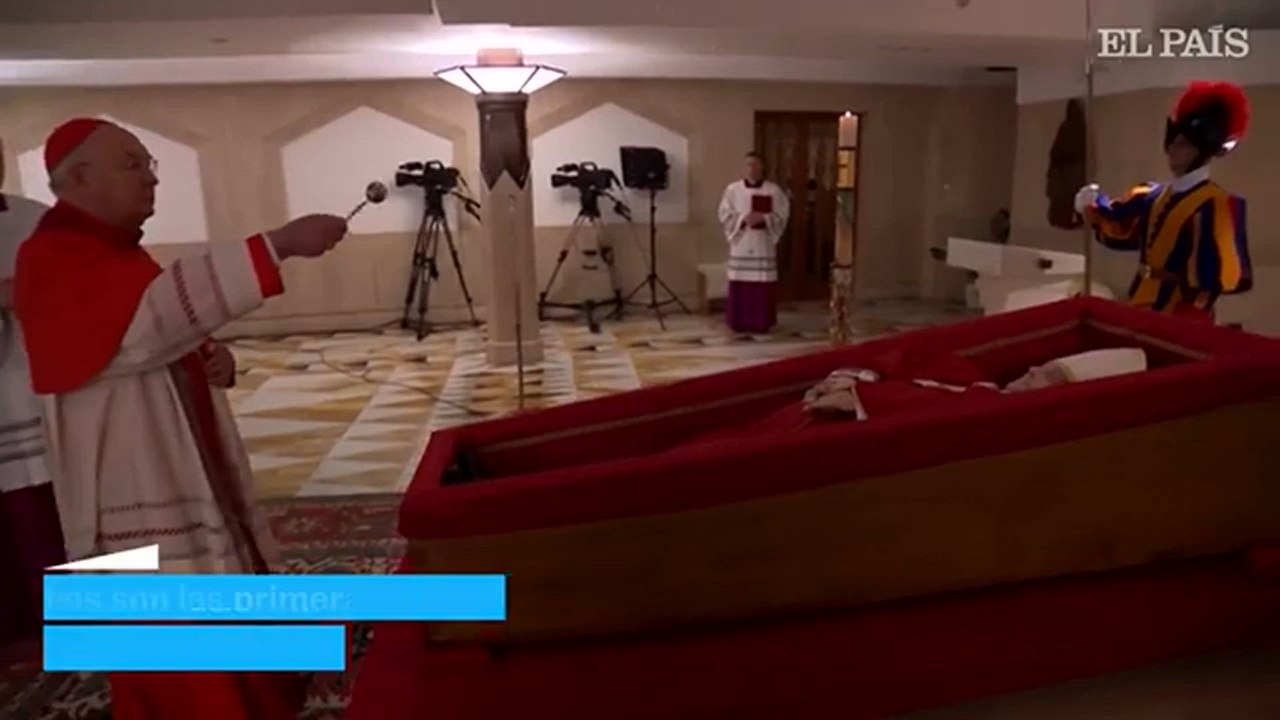 Las primeras imágenes del Papa Francisco tras su fallecimiento | Yace en Santa Marta