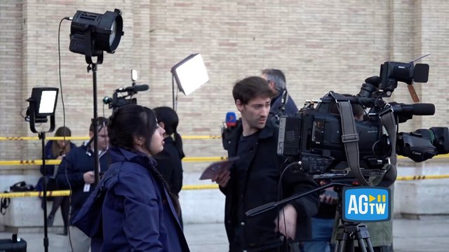 Troupe tv e giornalisti da tutto il mondo a piazza San Pietro il giorno dopo la morte di Papa Francesco