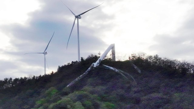전남 화순 127m 높이 풍력발전기 쓰러져...원인 조사 / YTN