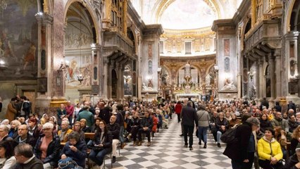 Firenze, in mille alla veglia per Bergoglio. Gambelli: «Papa Francesco ci ha aiutato a riscoprire il volto di una chiesa impegnata»
