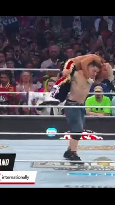 Roman Reigns: The Powerhouse Slams His Opponent! 💥💪 #WWE2025 #RomanReigns #Wrestling
