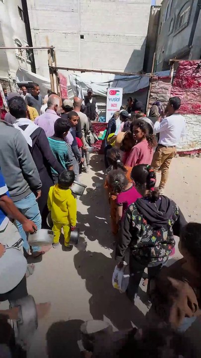 Gazze Sıcak Yemek Dağıtımı | Vuslat Derneği 2025