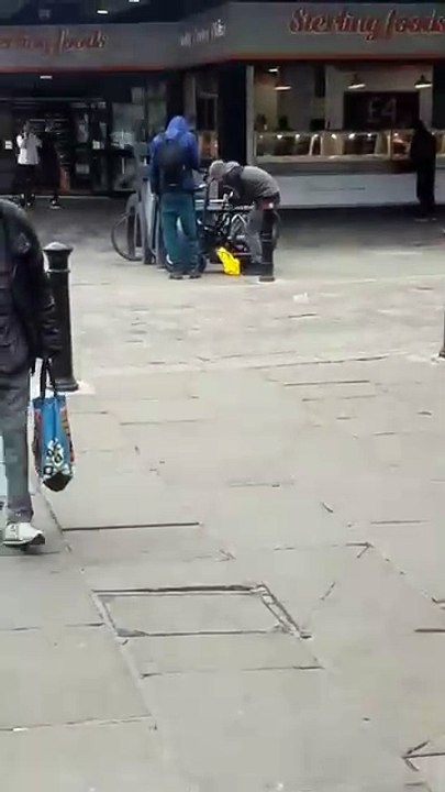 Footage of the alleged theft in Doncaster city centre