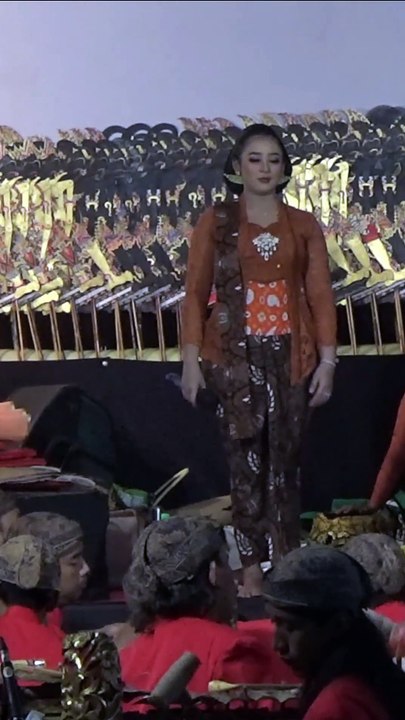 niken ft bu dwi mau duet