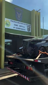 Fuga de adolescentes termina em colisão e apreensão de 172 kg de maconha em Umuarama