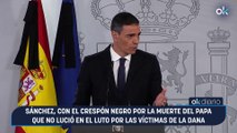 Sánchez, con el crespón negro por la muerte del Papa que no lució en el luto por las víctimas de la DANA