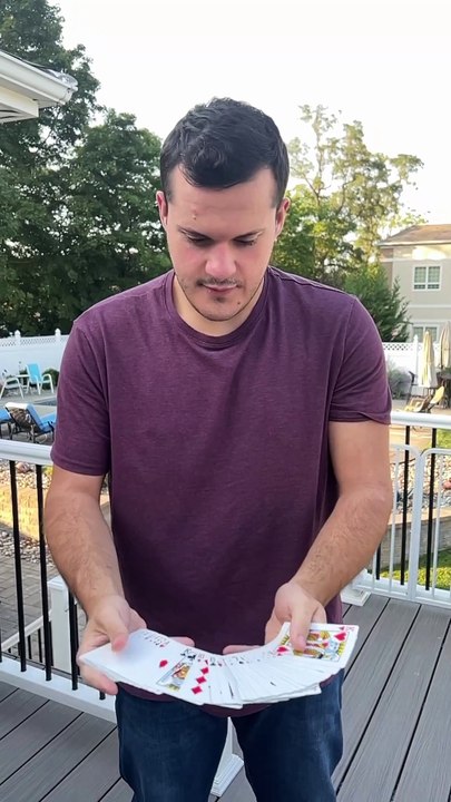 Royal_#magician_#magictricks_#magic_#cardtricks_#cardmagic(1080p)