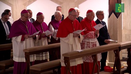 Vaticano difunde las primeras imágenes del papa Francisco durante el rito de la confirmación de la muerte