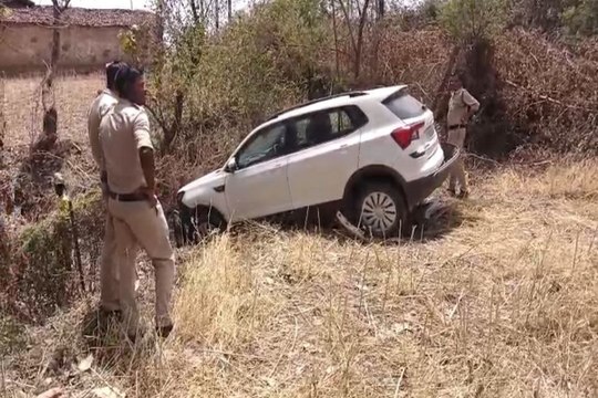 SDM car accident: एनएच पर एसडीएम की कार दुर्घटनाग्रस्त, मीटिंग में जाते समय सडक़ छोड़ खेत में उतरी