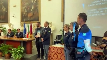 Roma dona "La Penna d'Oca del Campidoglio"