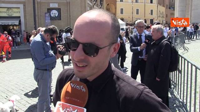 L'addio a Papa Francesco dei fedeli a Piazza San Pietro: Pensavamo si riprendesse, dispiace tanto