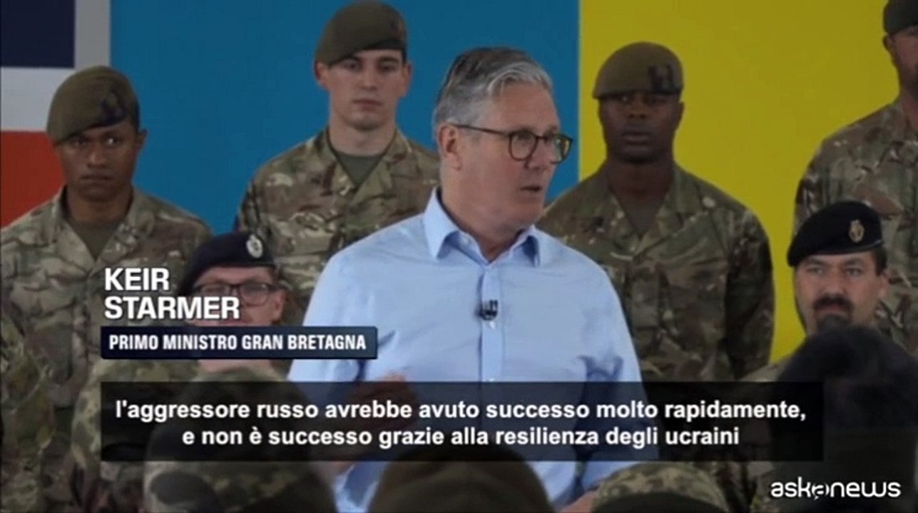 Starmer visita le truppe ucraine in addestramento nel Regno Unito