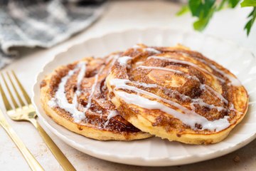 Cinnamon roll pancakes - Cocina Fácil