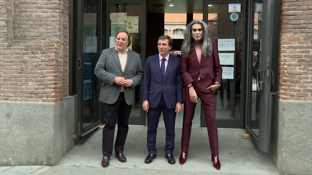 Almeida inaugura la sala de ensayos Mario Vaquerizo