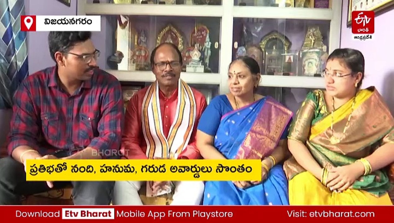 సాఫ్ట్‌వేర్ ఉద్యోగం చేస్తూనే వీకెండ్​లో నాటకాలు