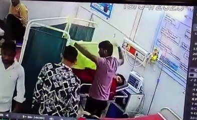 VIDEO: Enfermero fue captado robando aretes de oro a una mujer recién fallecida