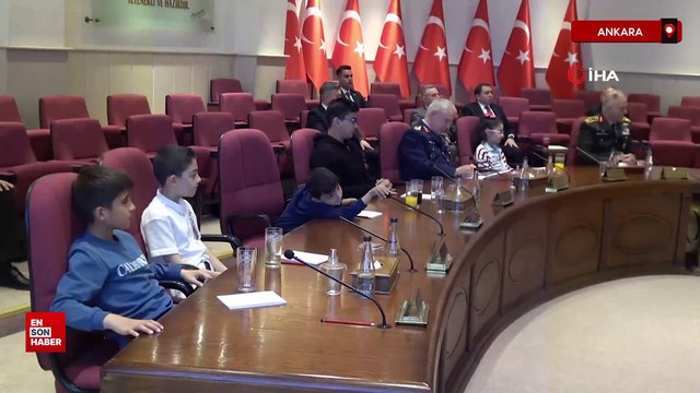 Bakan Güler, şehit ve gazi çocuklarıyla bir araya geldi