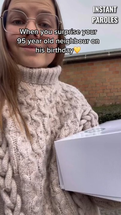 Cette femme de 27 ans achète un gâteau pour l’anniversaire de son voisin de 95 ans