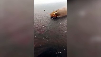 Incendio en una plataforma petrolera marítima en Brasil