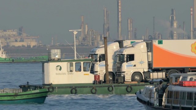 Commercio estero, a febbraio crescono export e import